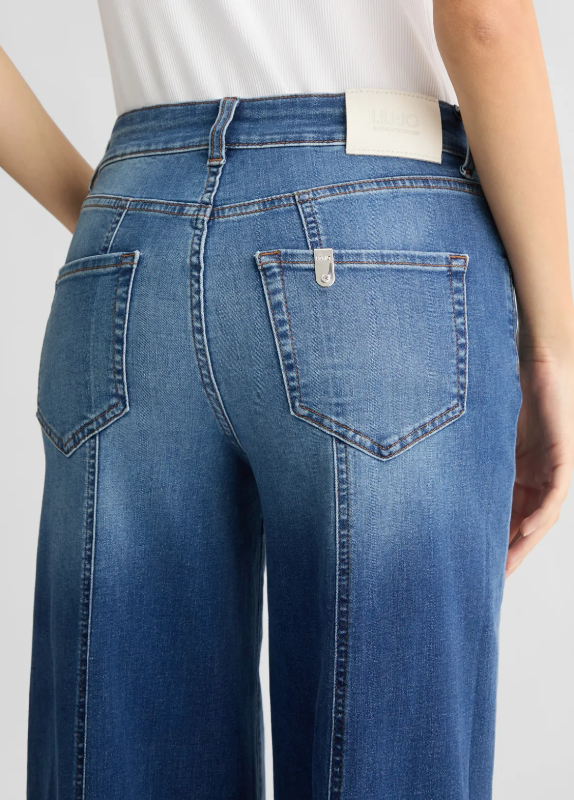 Jeans super flare a vita alta