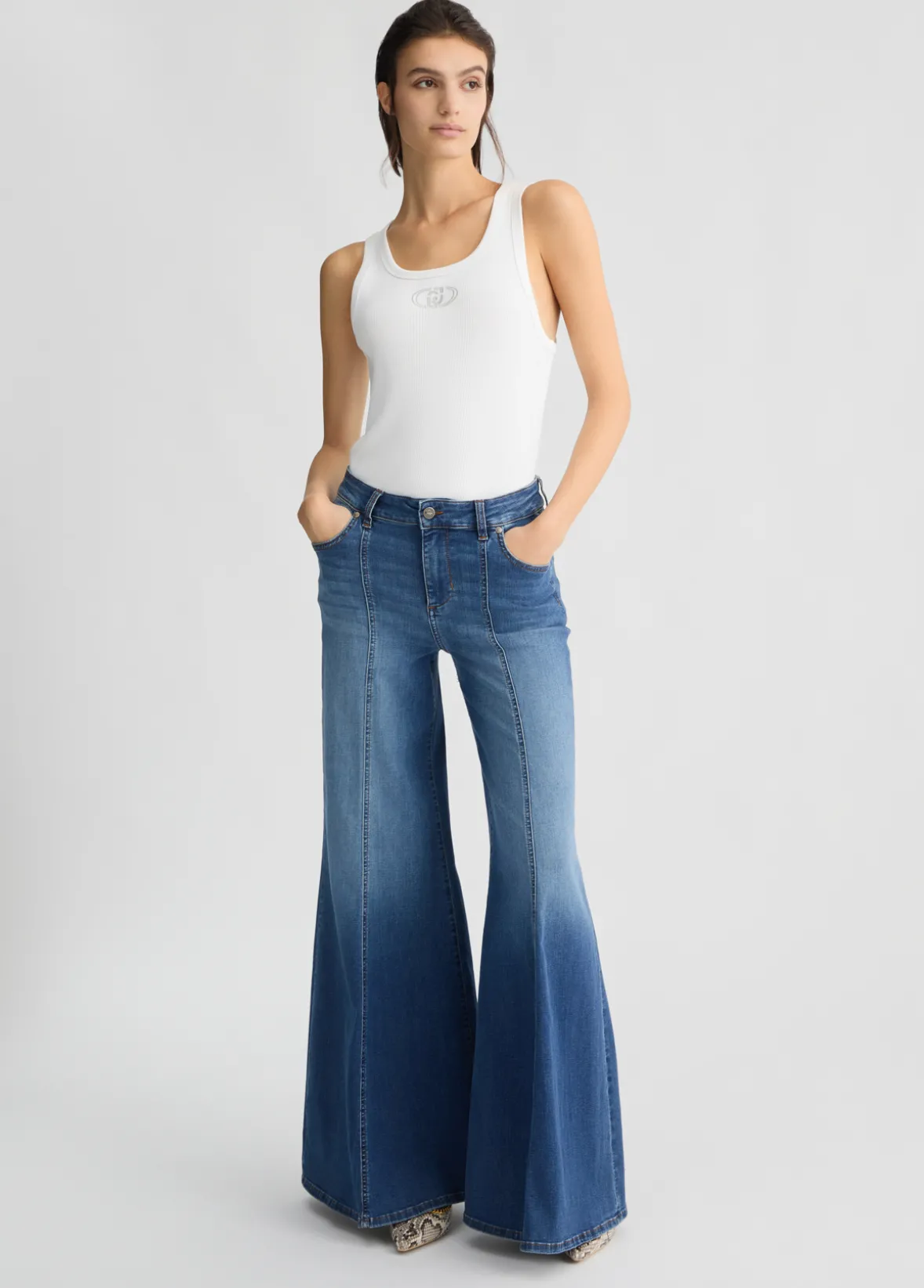 Jeans super flare a vita alta
