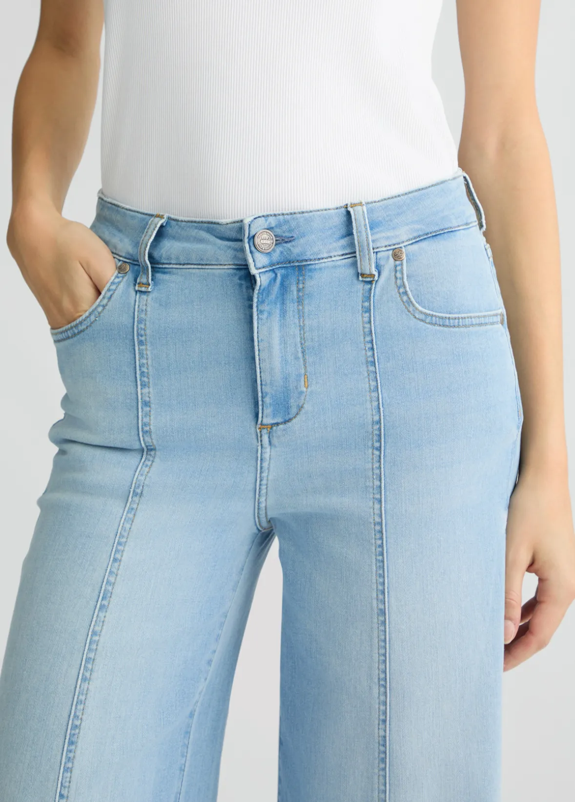Jeans super flare a vita alta