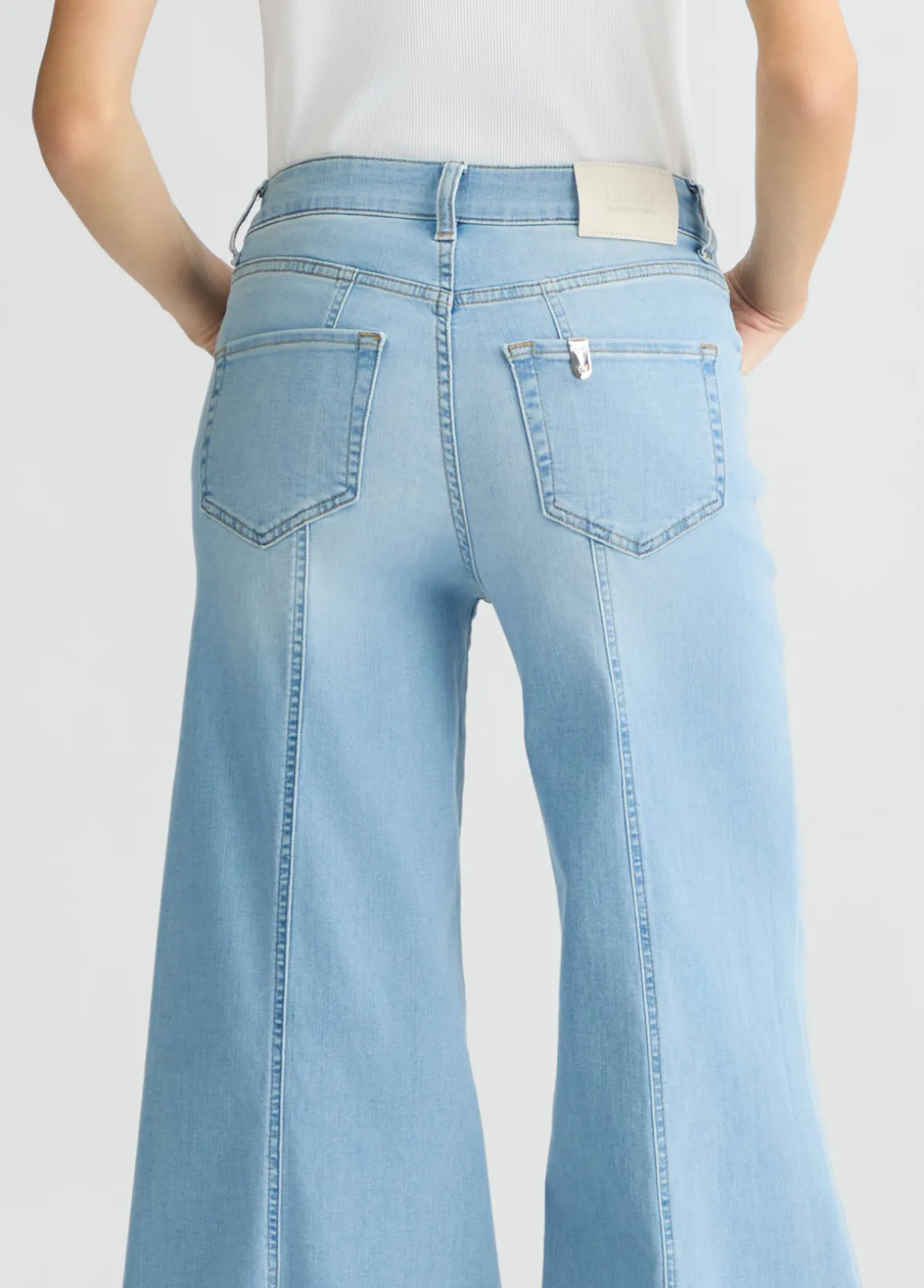 Jeans super flare a vita alta