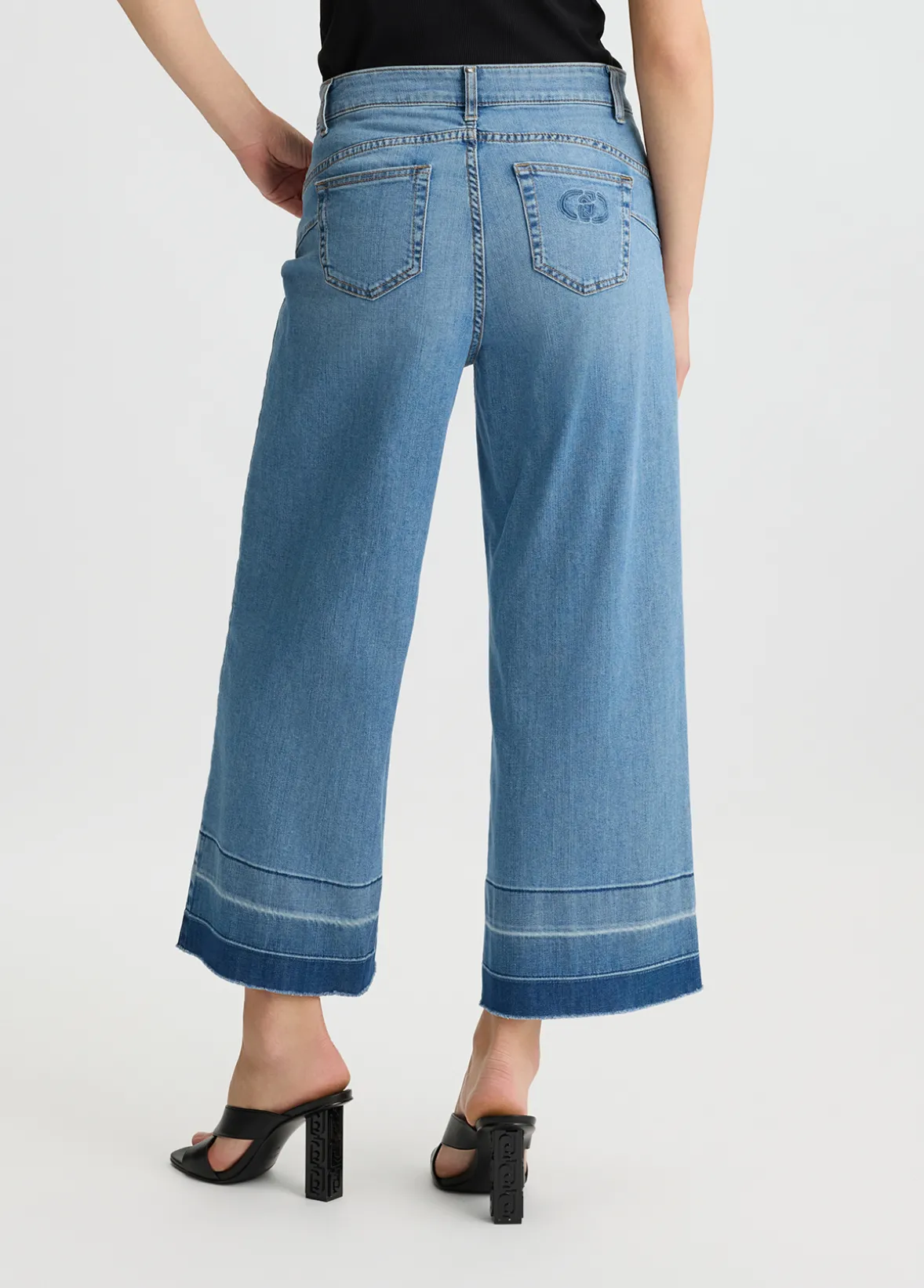 Jeans super flare con cintura