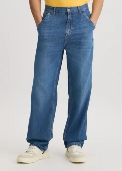 Jeans worker