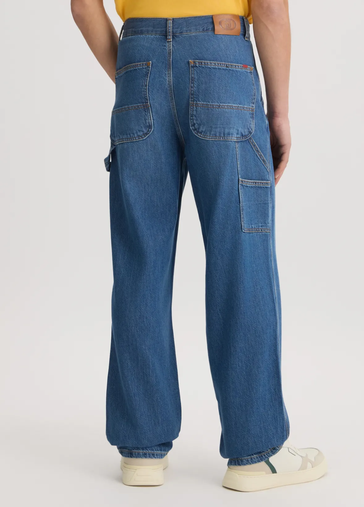 Jeans worker