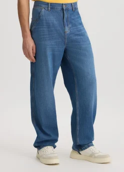 Jeans worker