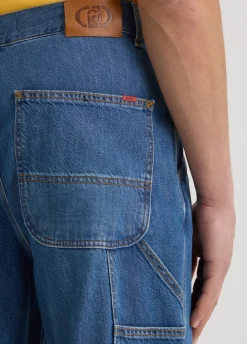 Jeans worker