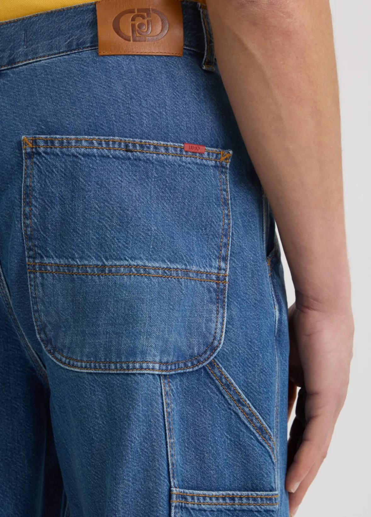 Jeans worker
