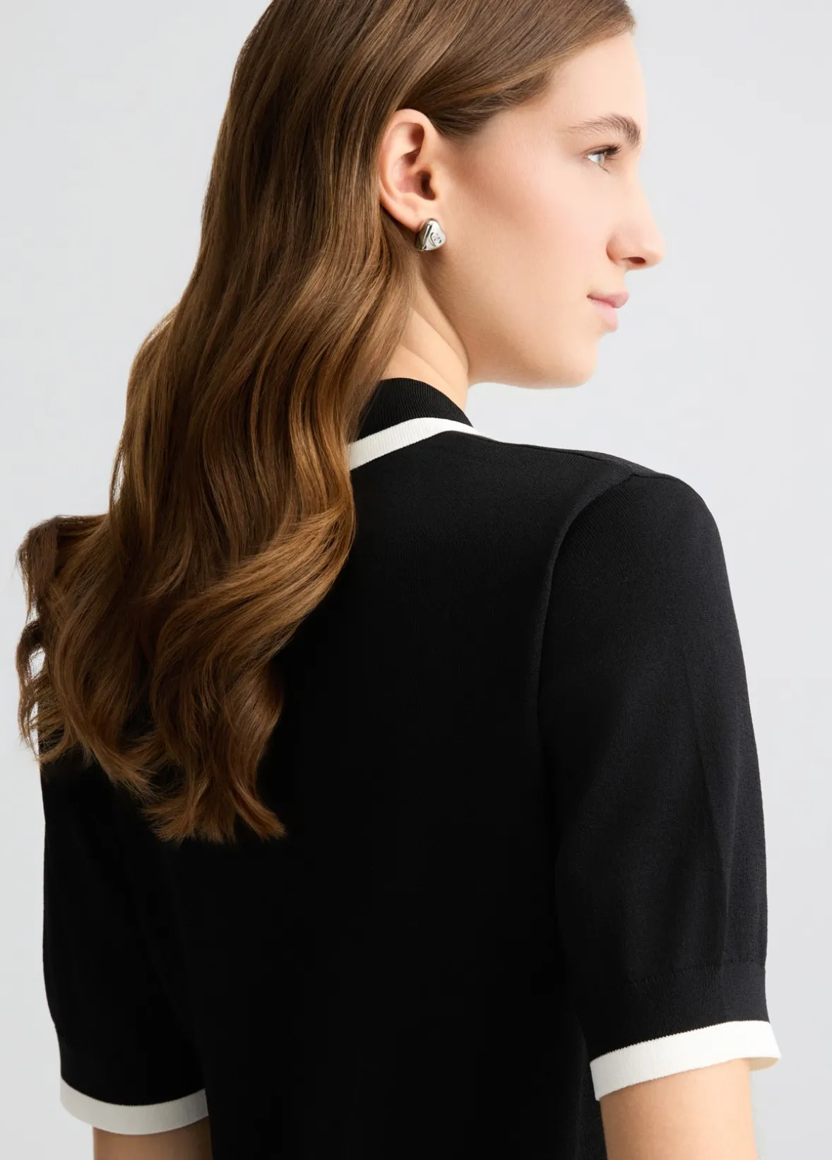 Maglia con profili a contrasto