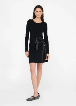 Minigonna in maglia con fibbie