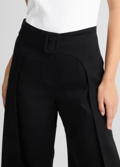 Pantaloni ampi con cintura