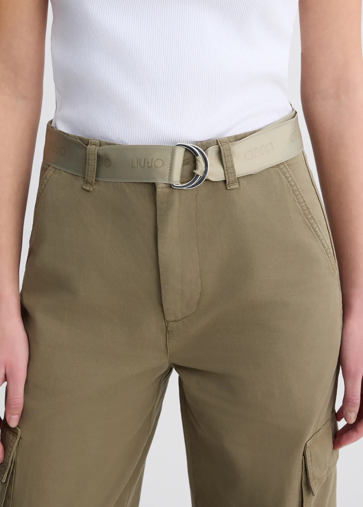 Pantaloni cargo