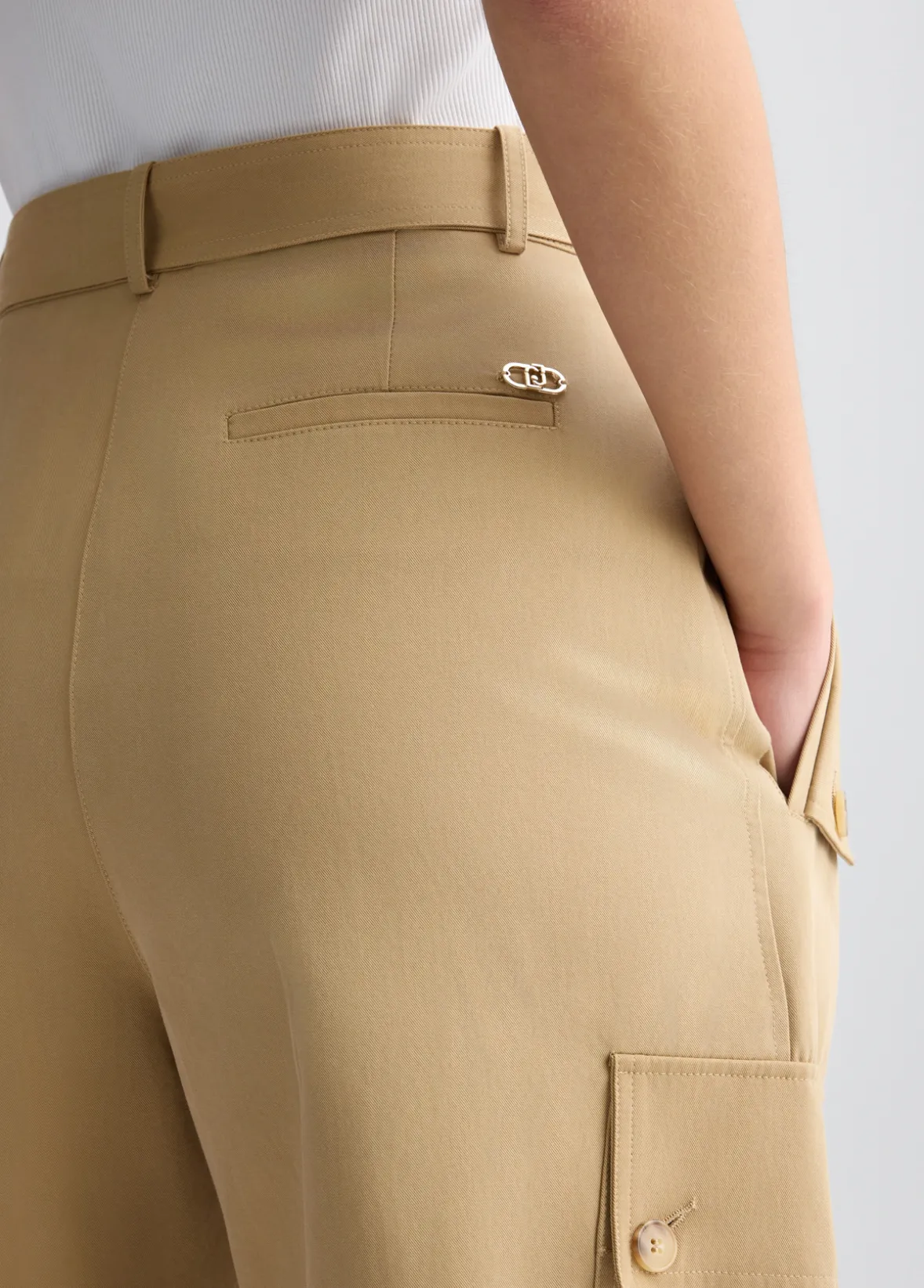 Pantaloni cargo con cintura