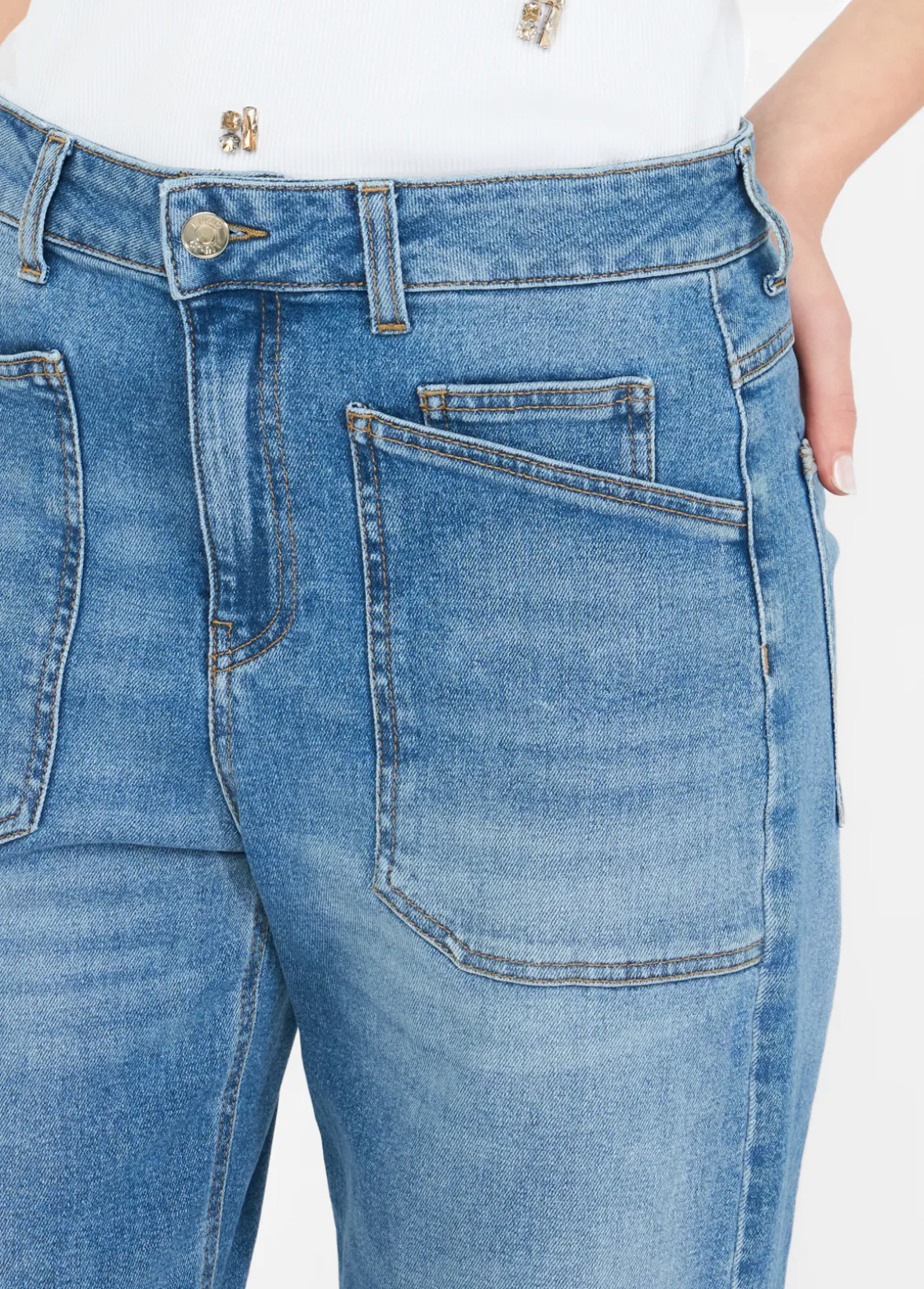 Pantaloni carrot fit a vita alta