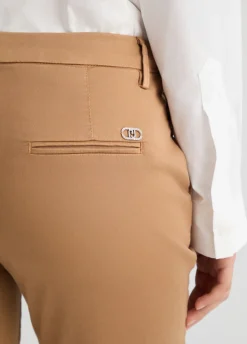 Pantaloni chino