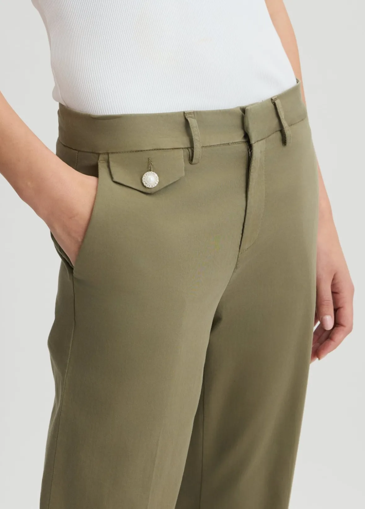 Pantaloni chino cropped