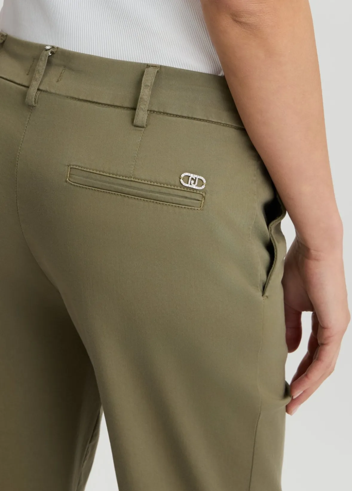 Pantaloni chino cropped
