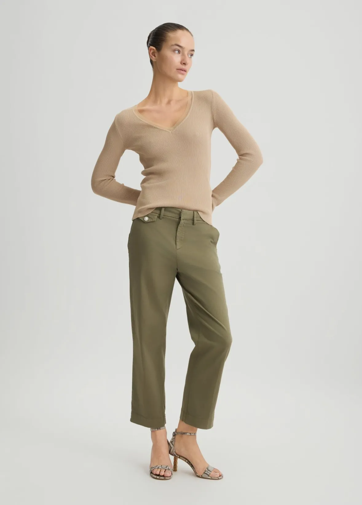 Pantaloni chino cropped