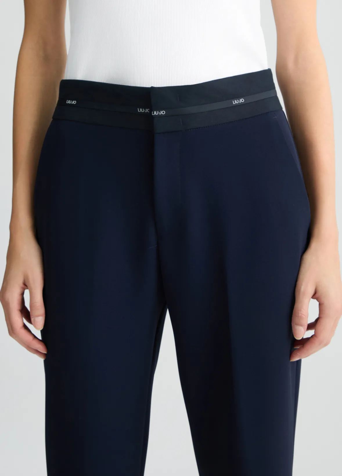 Pantaloni con cintone logato