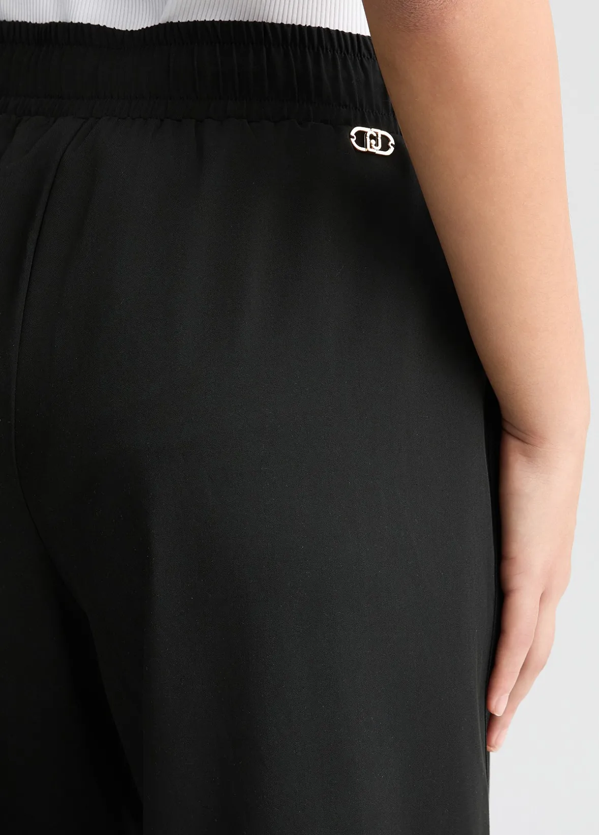 Pantaloni con coulisse