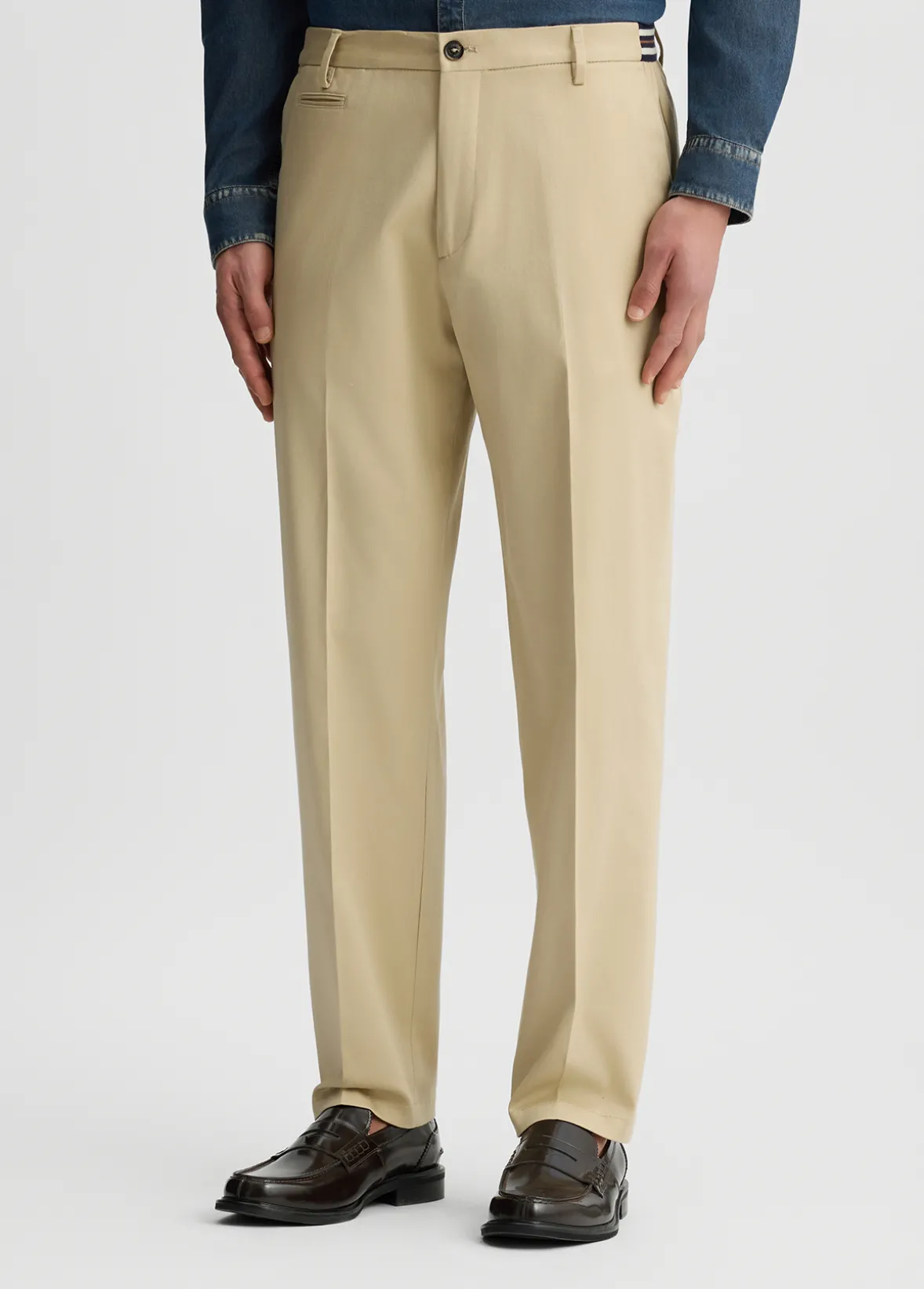 Pantaloni con inserto elastico