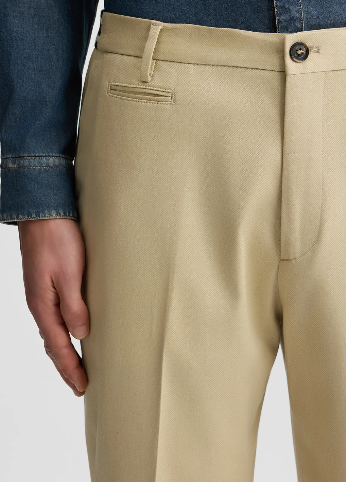 Pantaloni con inserto elastico