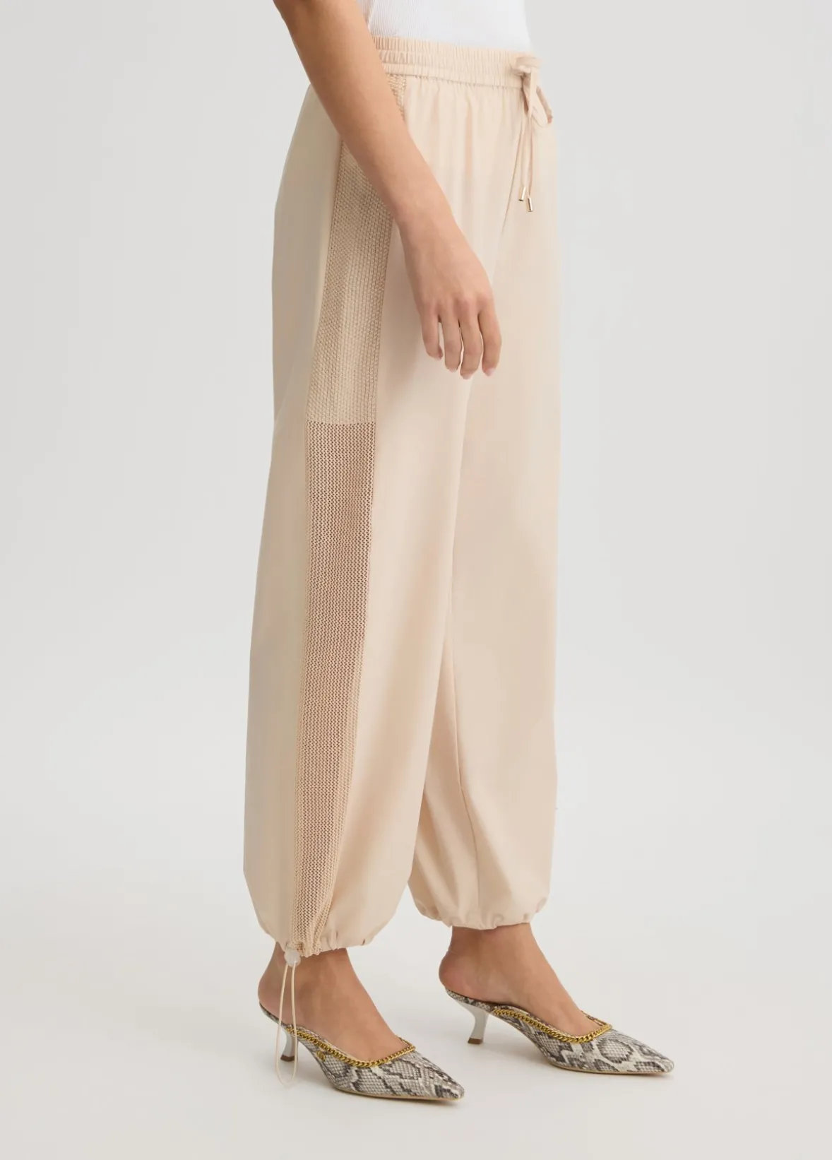 Pantaloni con inserto in rete