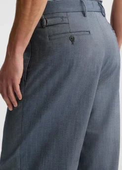 Pantaloni con piences