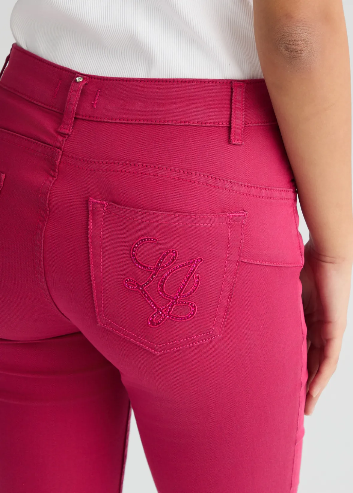Pantaloni cropped a vita alta