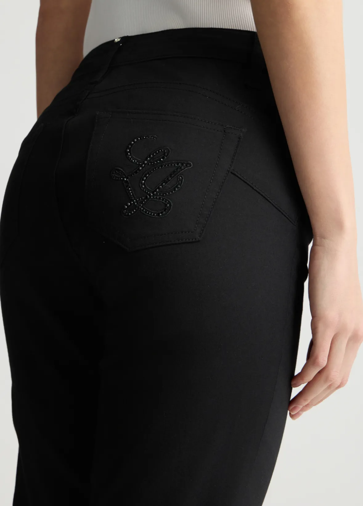 Pantaloni cropped a vita alta