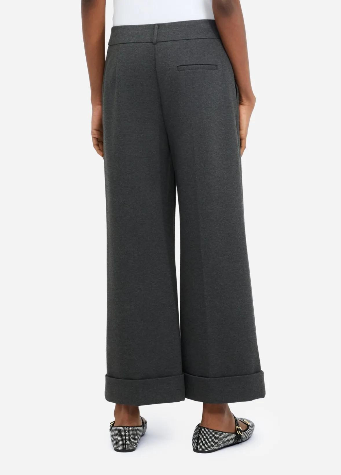 Pantaloni cropped con piega