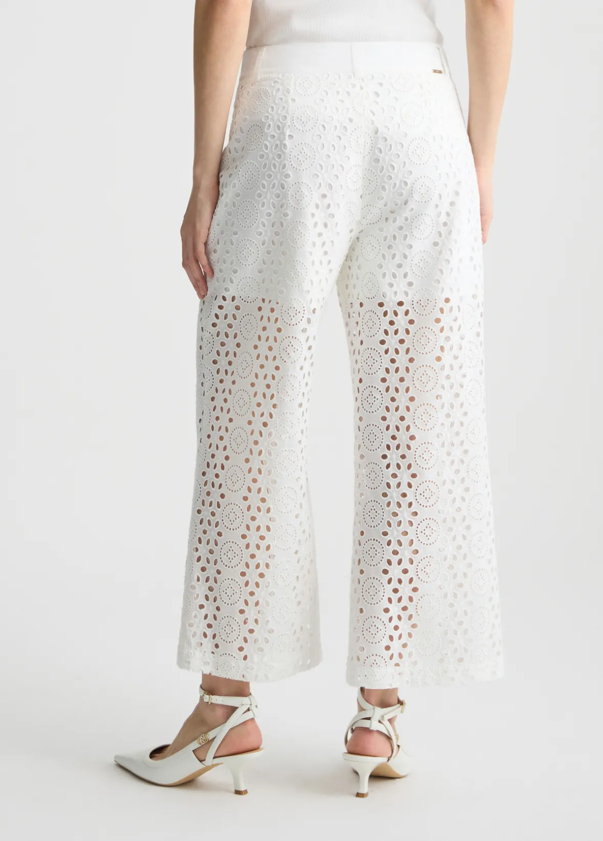 Pantaloni cropped in sangallo