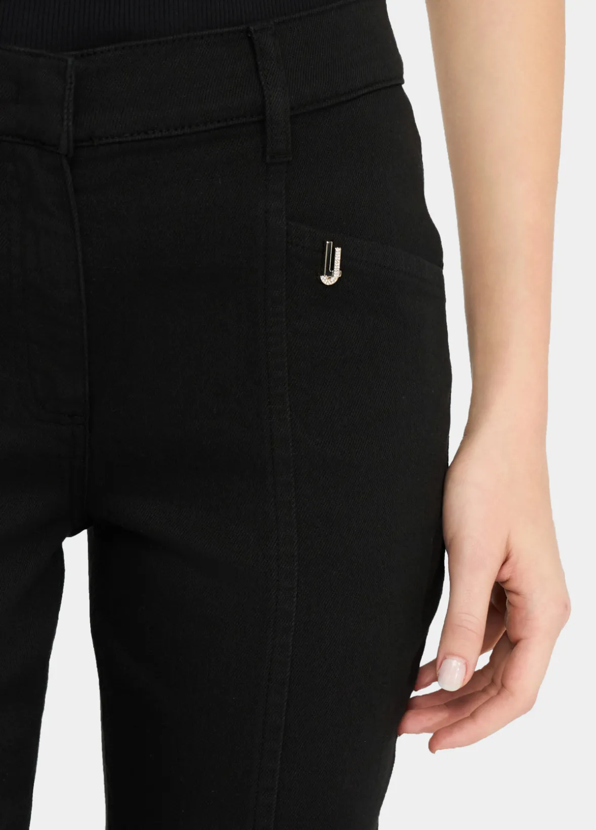 Pantaloni flare