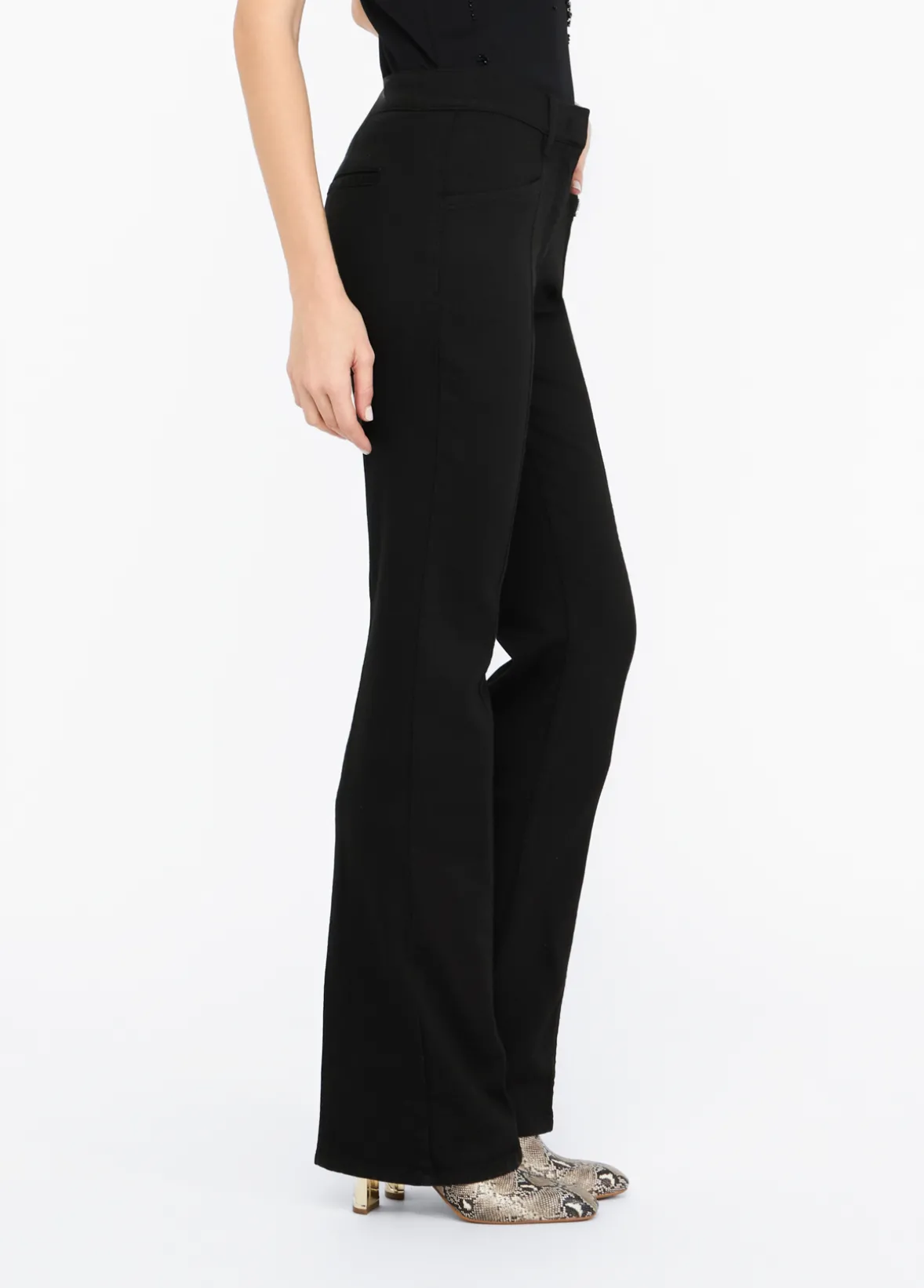 Pantaloni flare