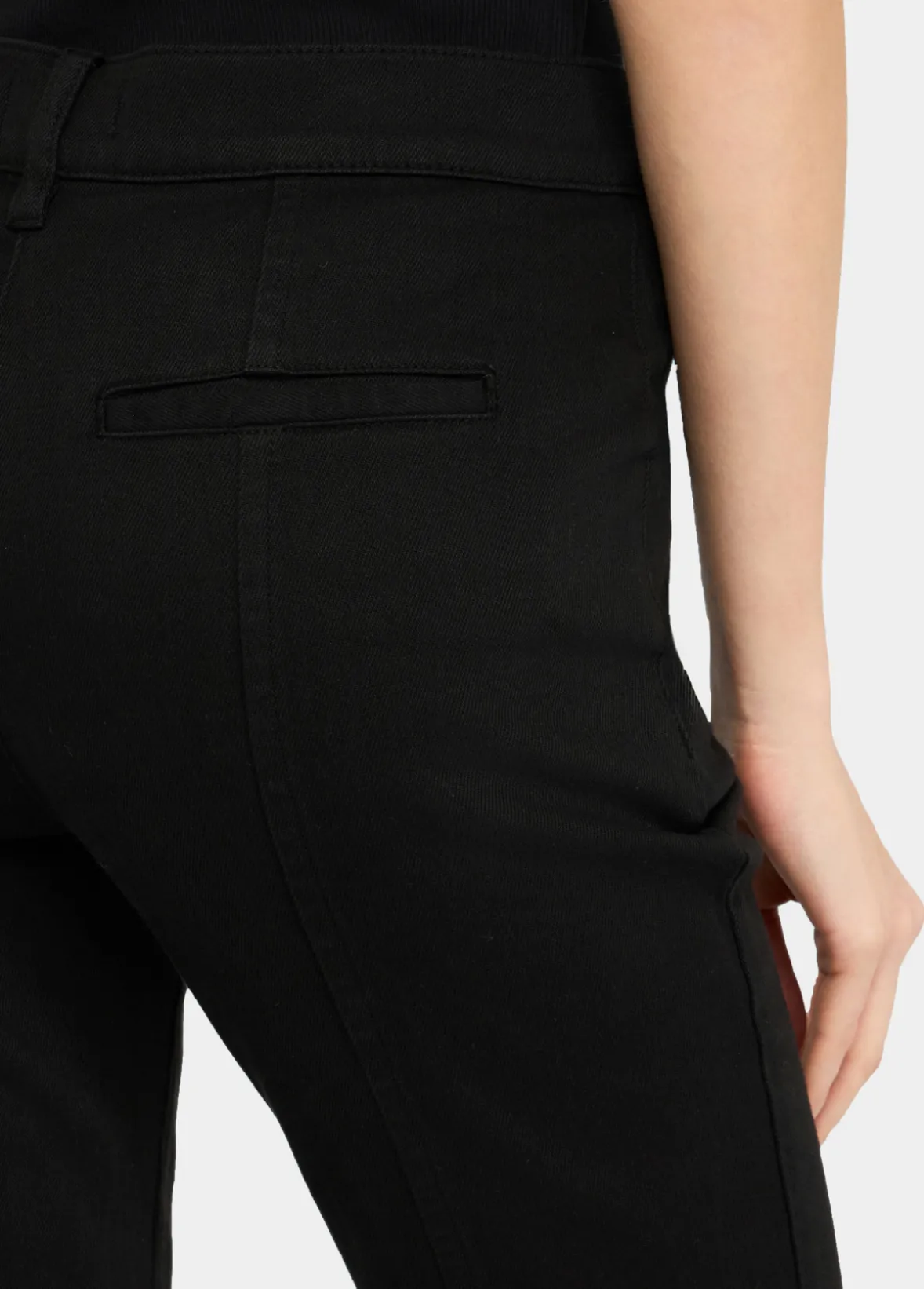 Pantaloni flare