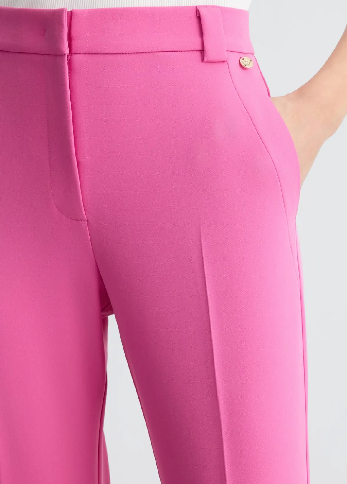 Pantaloni flare