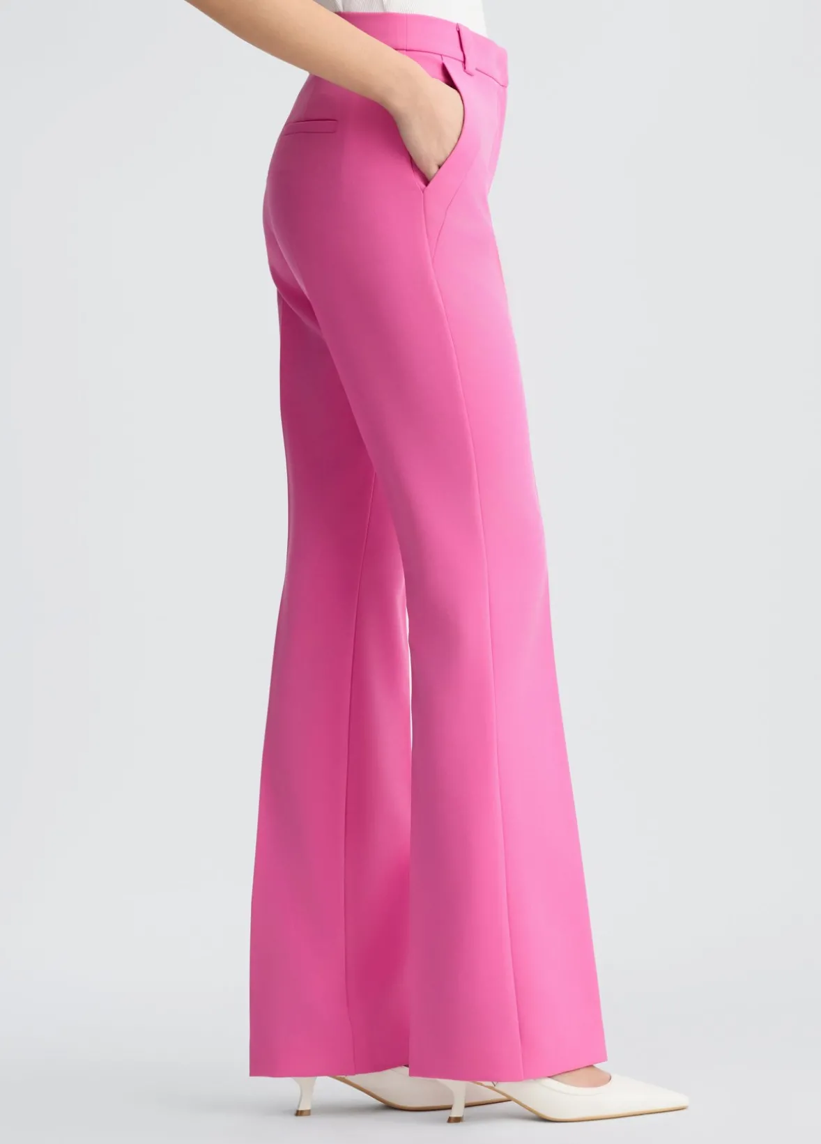 Pantaloni flare