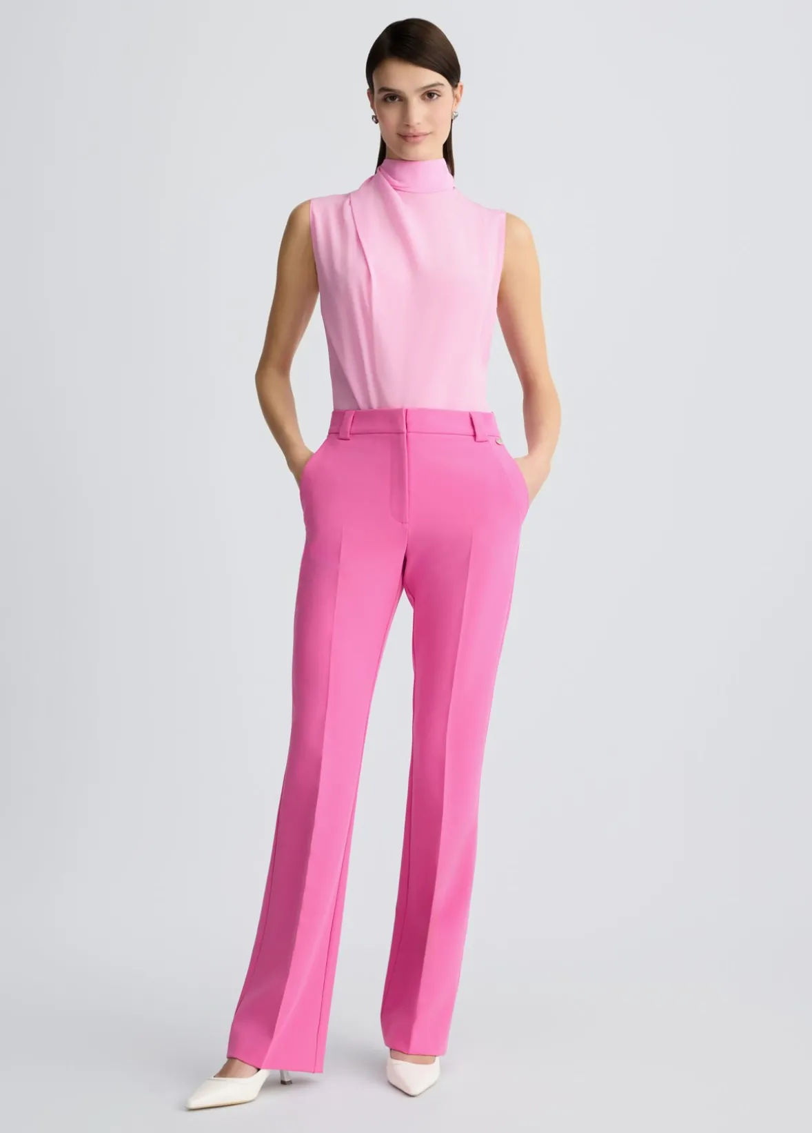 Pantaloni flare