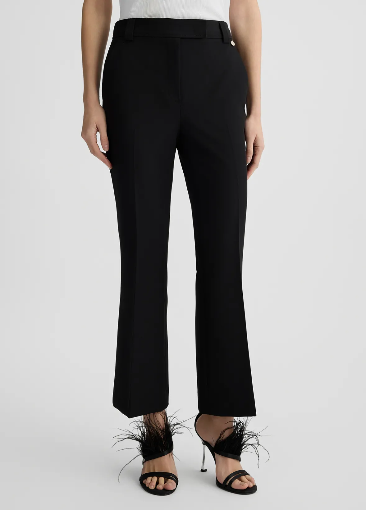 Pantaloni flare