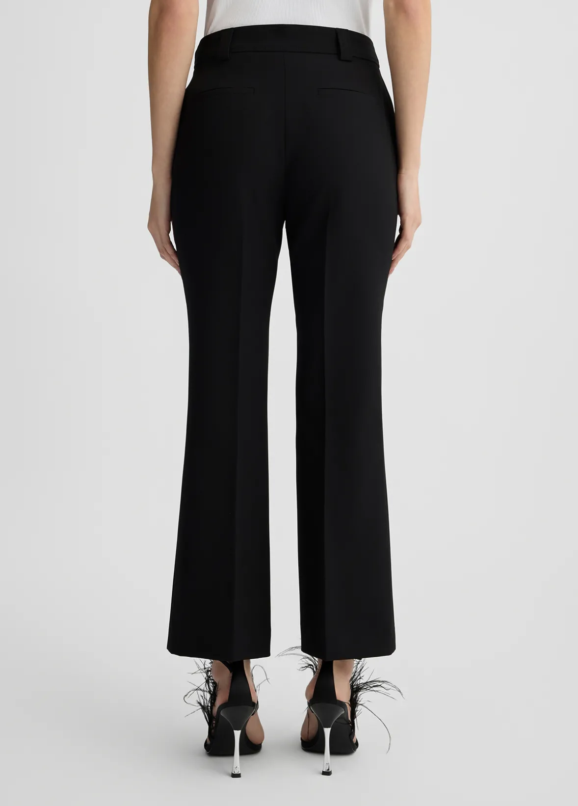 Pantaloni flare