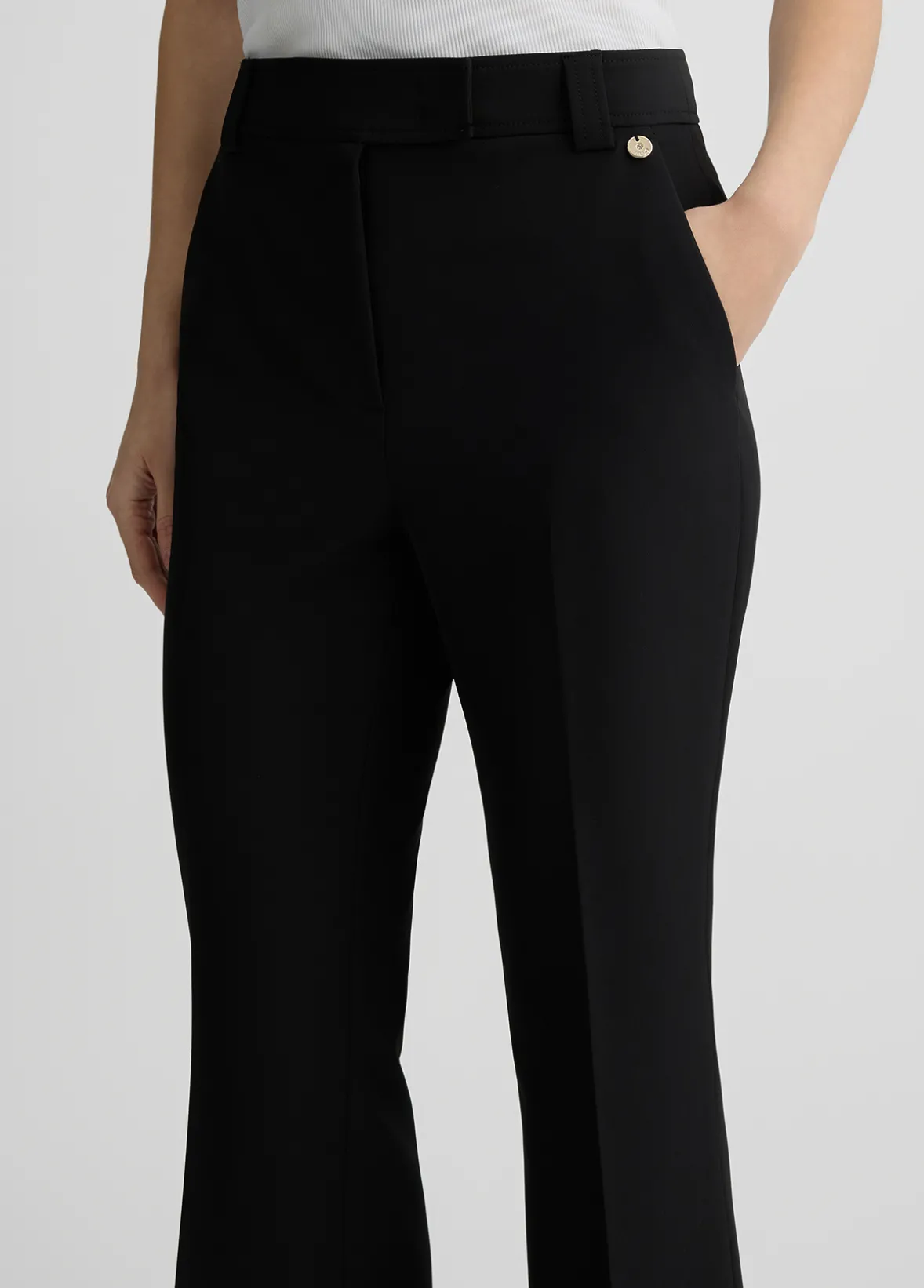 Pantaloni flare