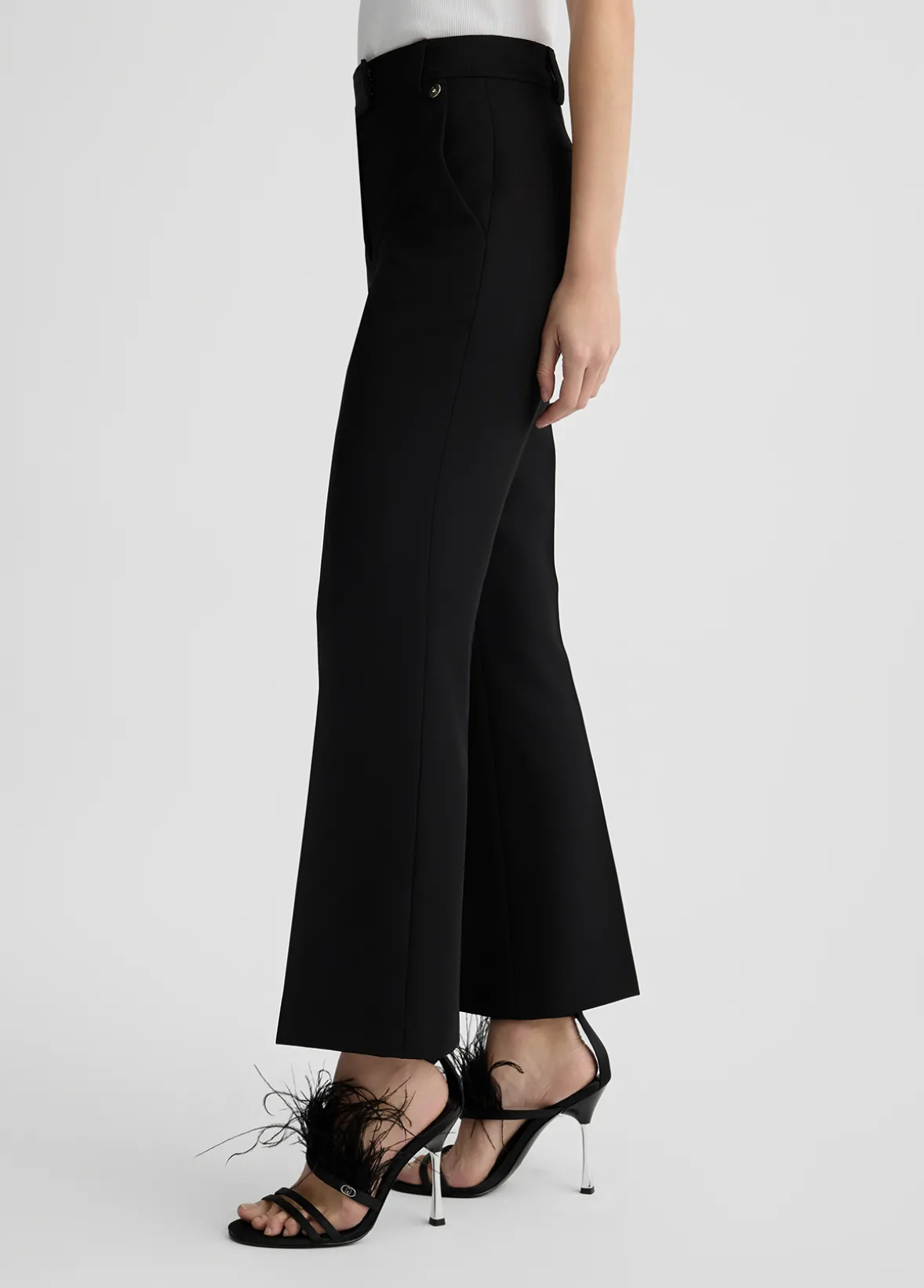 Pantaloni flare