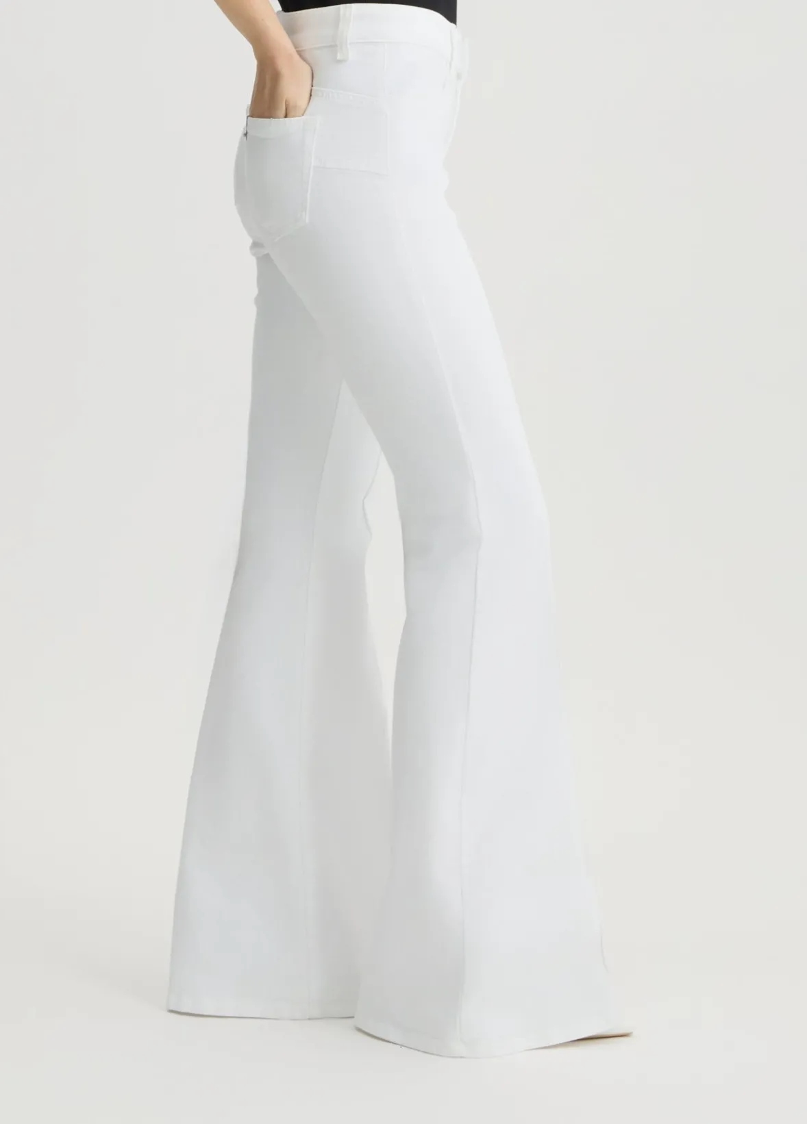 Pantaloni flare