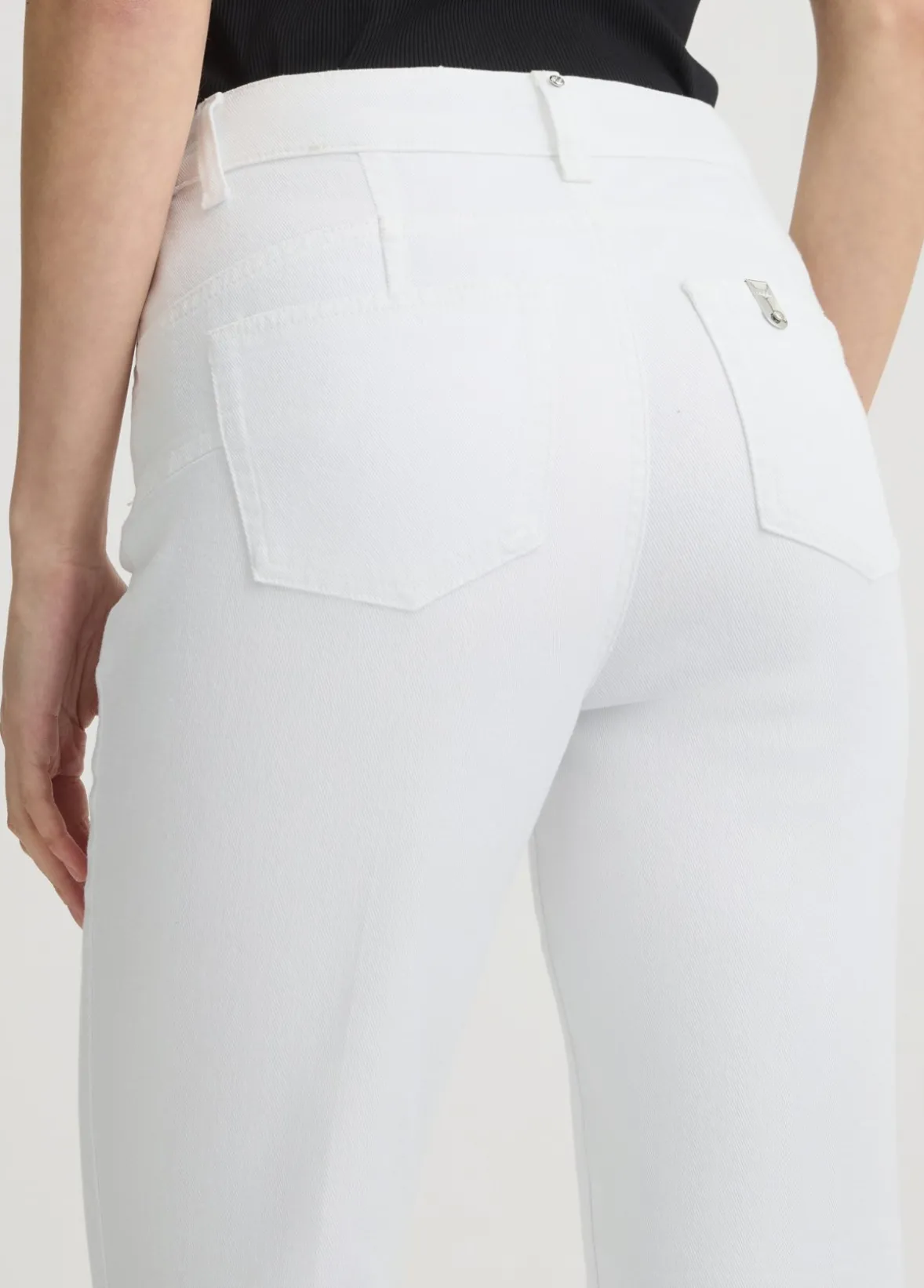 Pantaloni flare