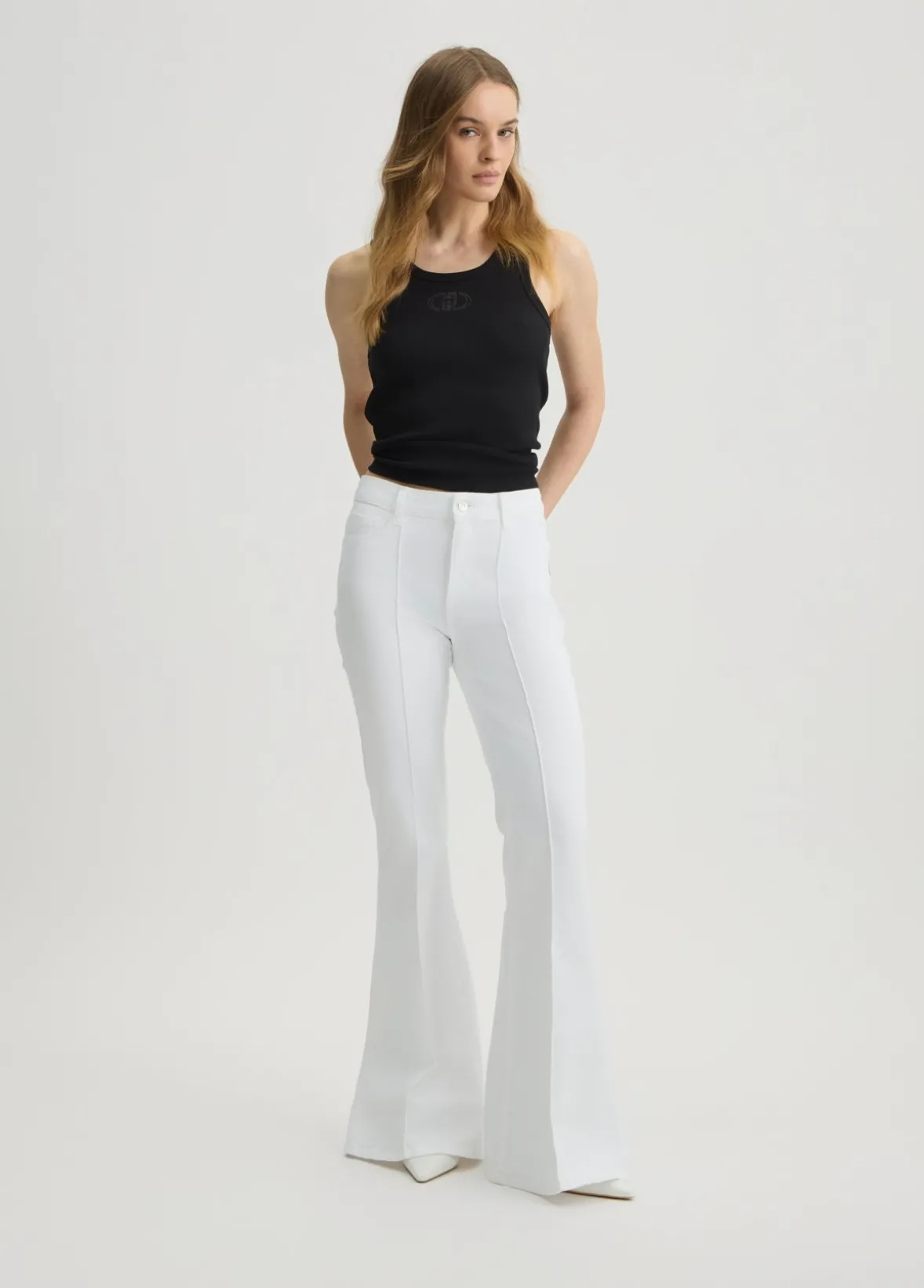 Pantaloni flare