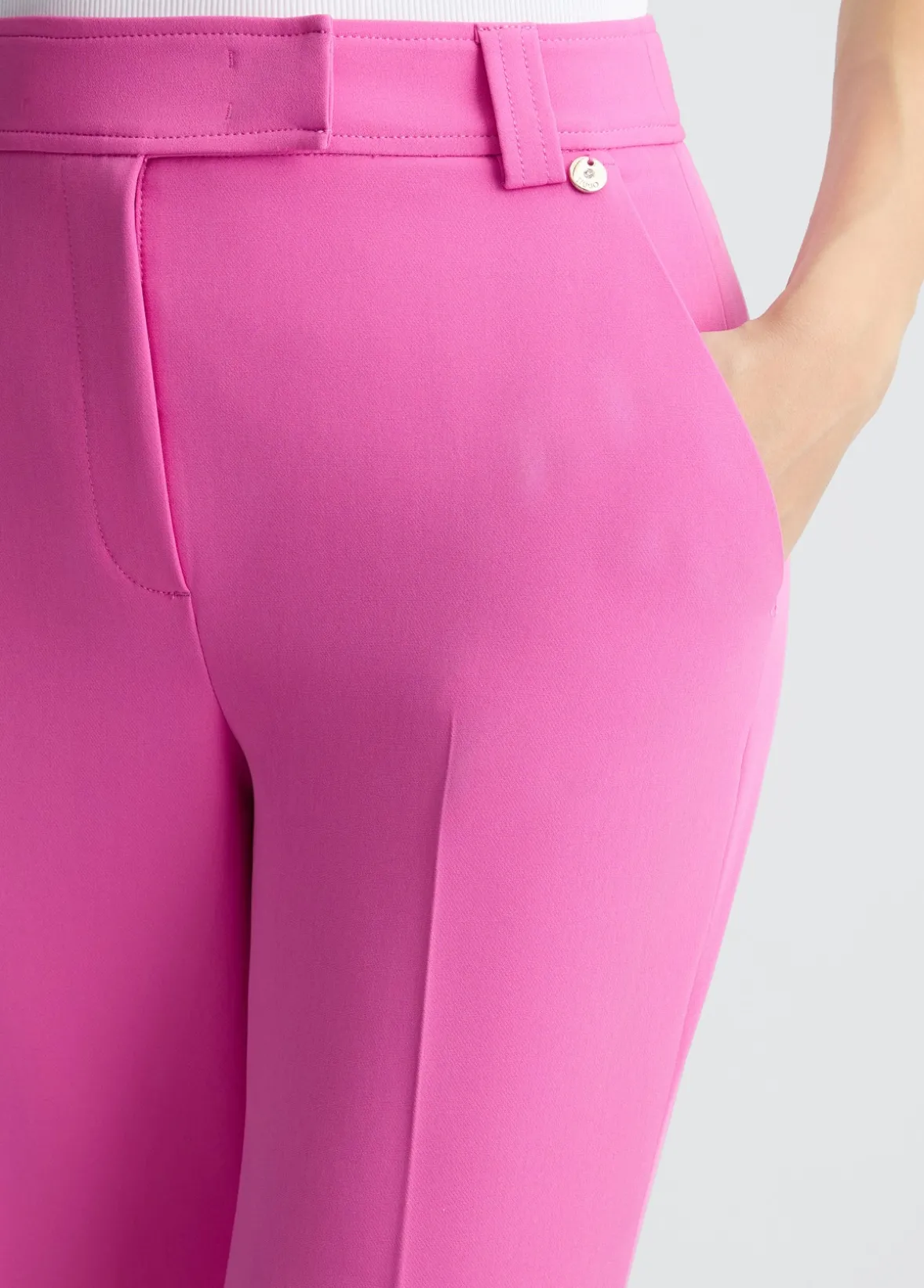 Pantaloni flare