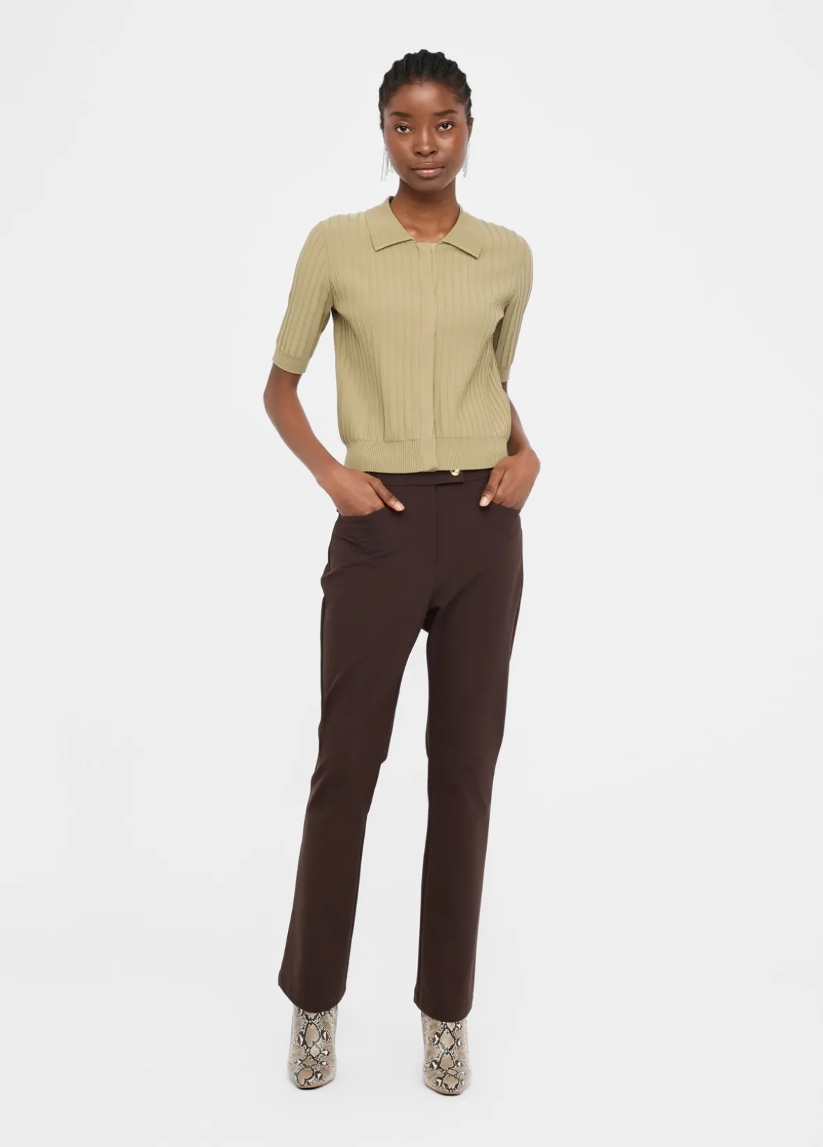 Pantaloni flare a vita alta