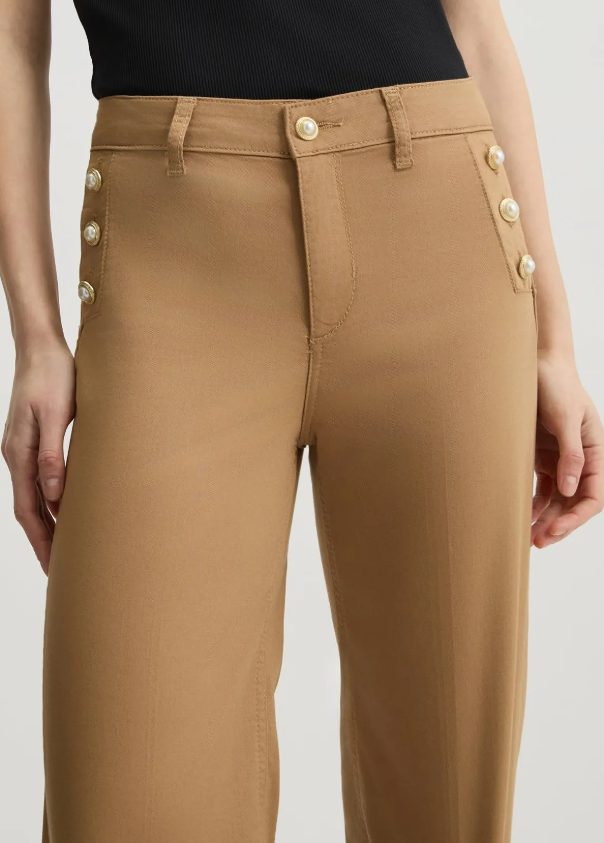 Pantaloni flare con bottoni