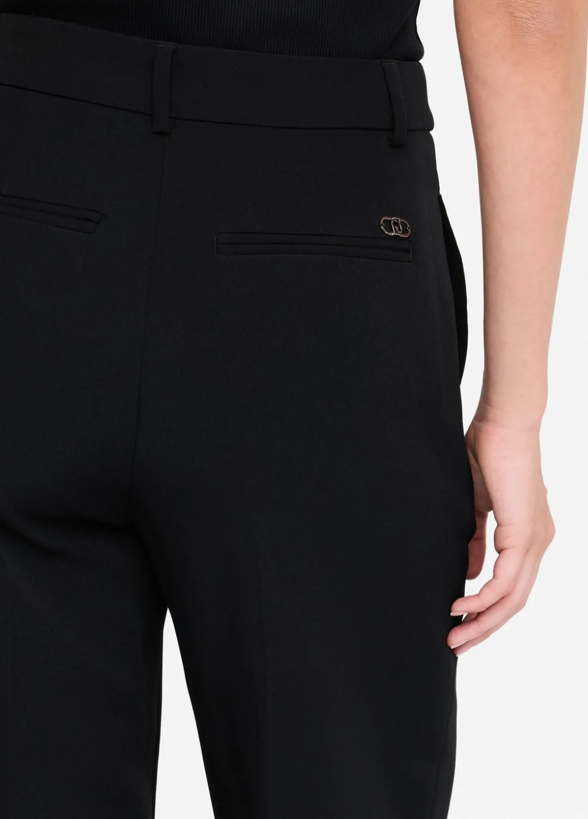 Pantaloni flare con spacchetti
