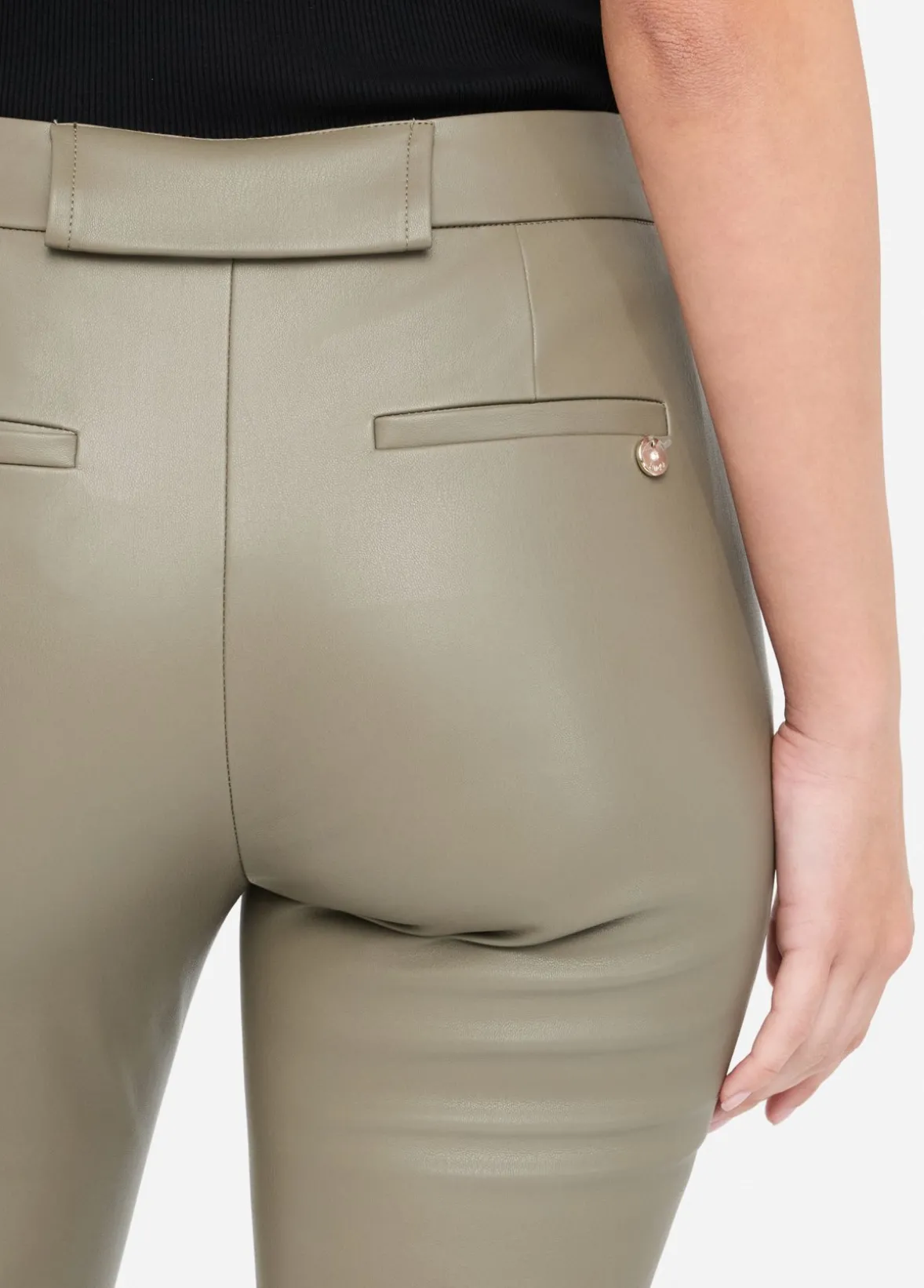 Pantaloni flare in tessuto spalmato