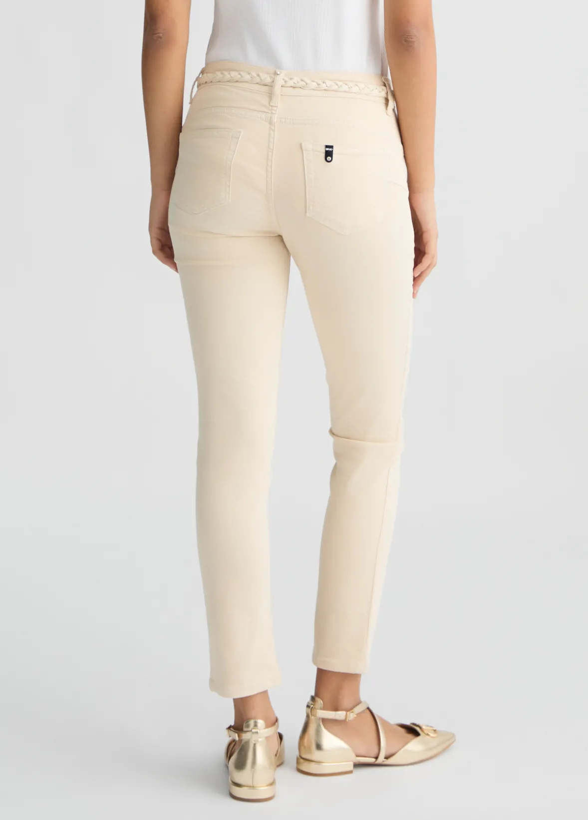 Pantaloni skinny con cintura