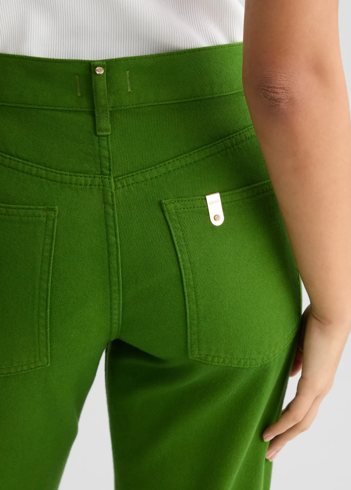 Pantaloni straight con ricamo crochet